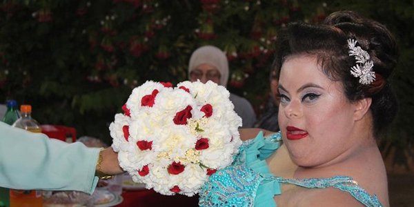 "متلازمة داون" لم تمنع صفاء من إقامة حفل زفافها دون عريس
